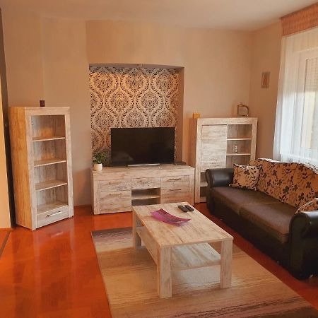 Adel Apartman Miskolc Eksteriør bilde
