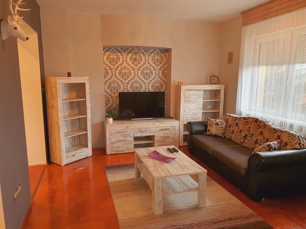 Adel Apartman Miskolc Eksteriør bilde