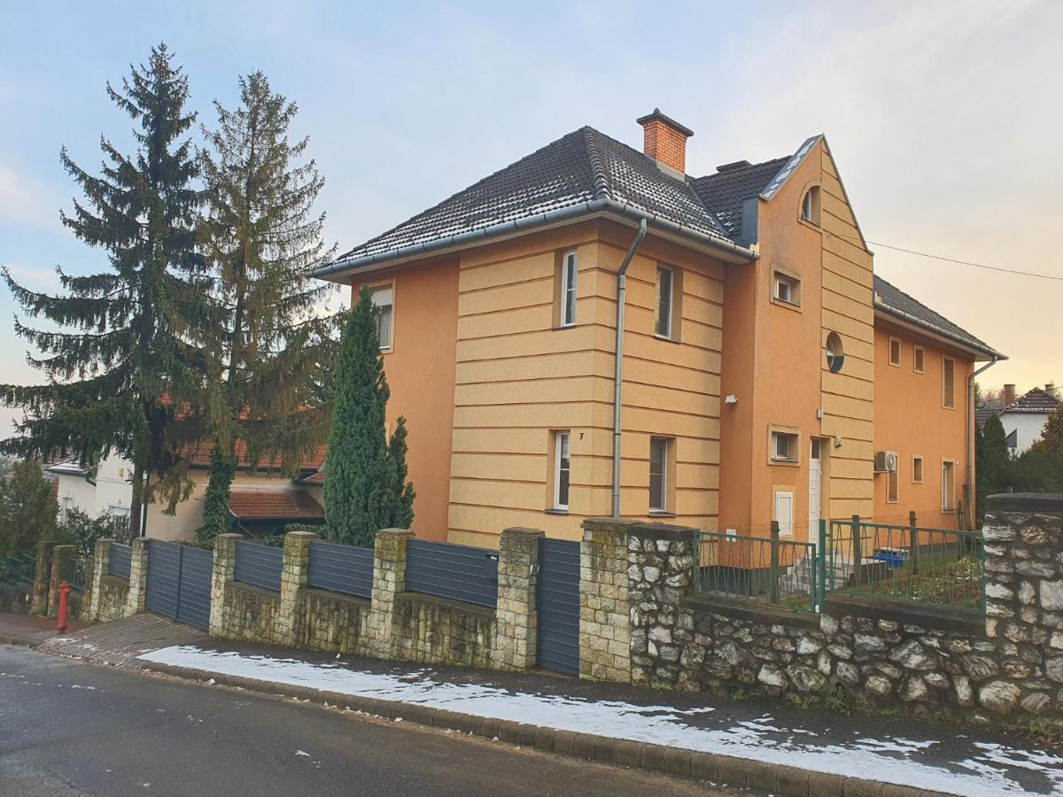 Adel Apartman Miskolc Eksteriør bilde